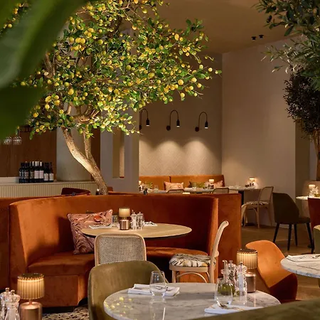Der Valk Hotel 4*