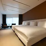 Der Valk Hotel 4*