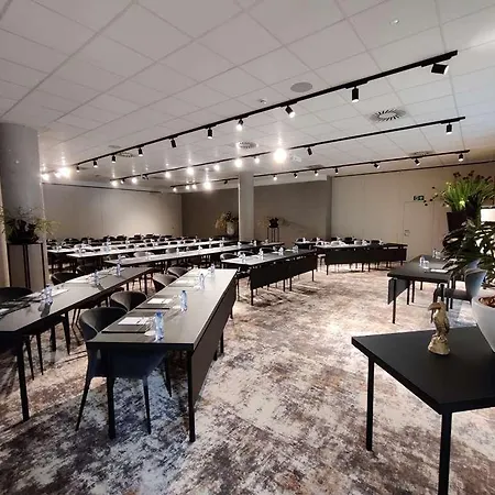 Der Valk Hotel 4*
