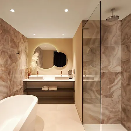 Der Valk Hotel 4*